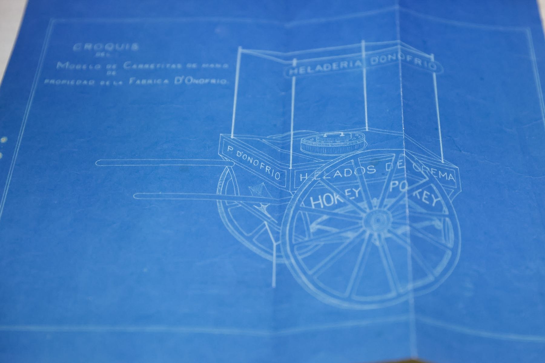 Entre los documentos destacados figura la solicitud de Antonio D’Onofrio para inscribir su marca en 1927, con el diseño de su carrito de helados. Foto: ANDINA/Luis Iparraguirre.