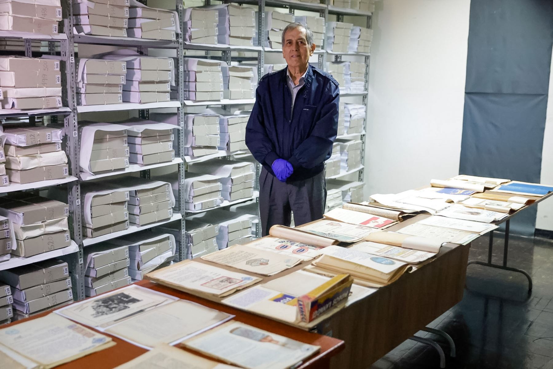 La muestra del Archivo General de la Nación reúne registros de patentes y marcas que permiten estudiar la evolución de empresas, productos e inventos vinculados a la industria peruana. Foto: ANDINA/Luis Iparraguirre.