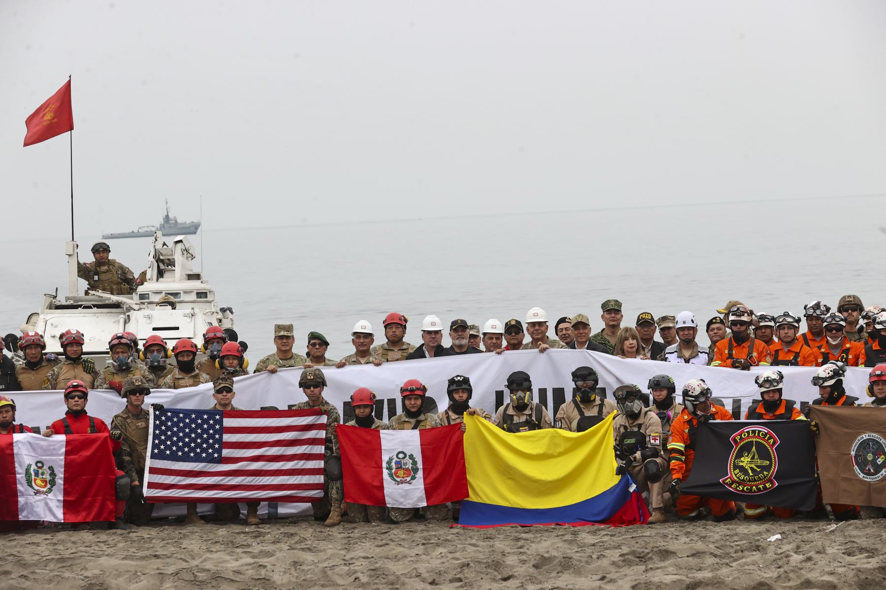 El Ministro de Defensa, Rafael Belaúnde, observó la demostración de asistencia humanitaria y gestión de desastres durante Unitas 2026 de la Marina de Guerra del Perú en combinación con fuerzas navales de diferentes países invitados.

Foto: ANDINA/Juan Carlos Guzmán Negrini