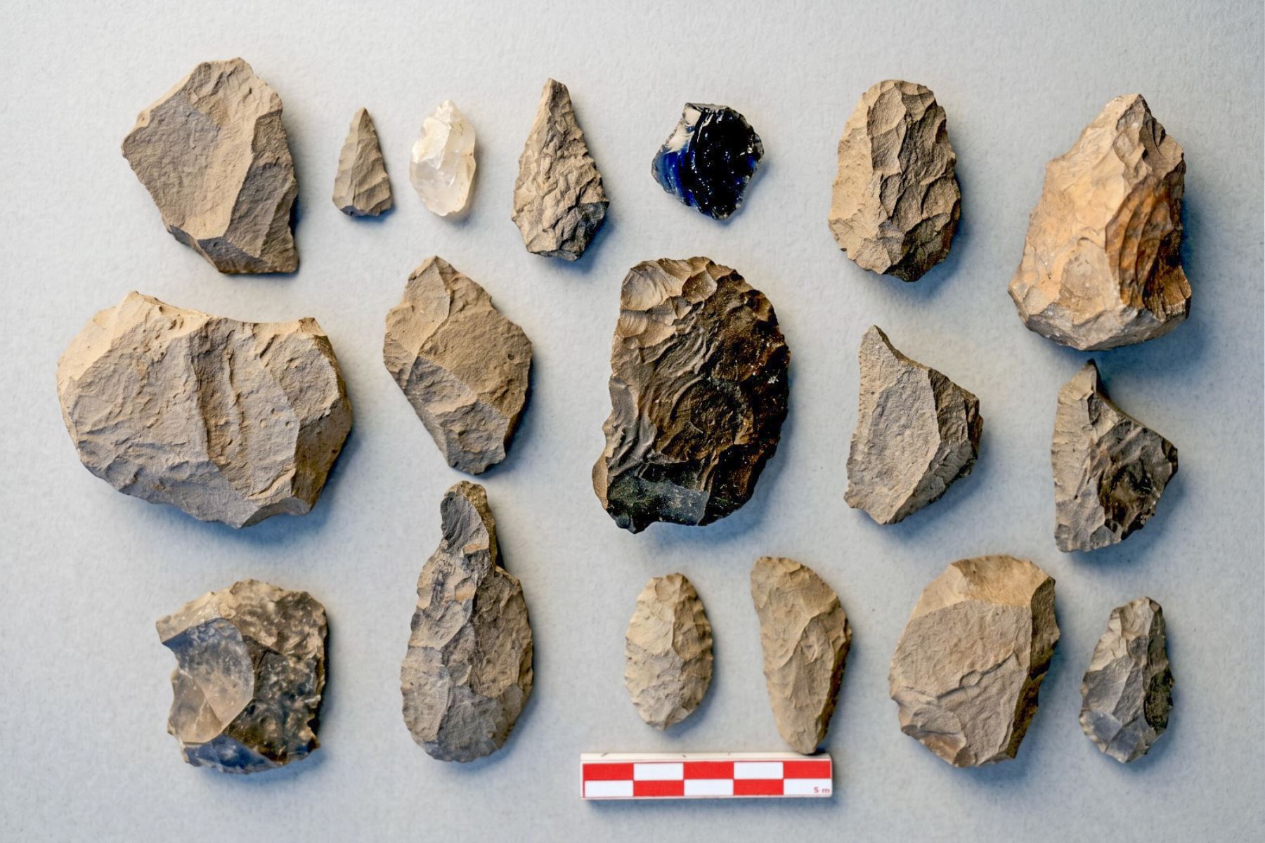 La mayor parte de los trabajos se concentra actualmente en la parte exterior de la boca de la cueva, donde se han identificado dos abrigos rocosos con abundantes evidencias de actividad humana, principalmente relacionadas con la elaboración y utilización de herramientas de piedra.
Foto: ANDINA/Difusión