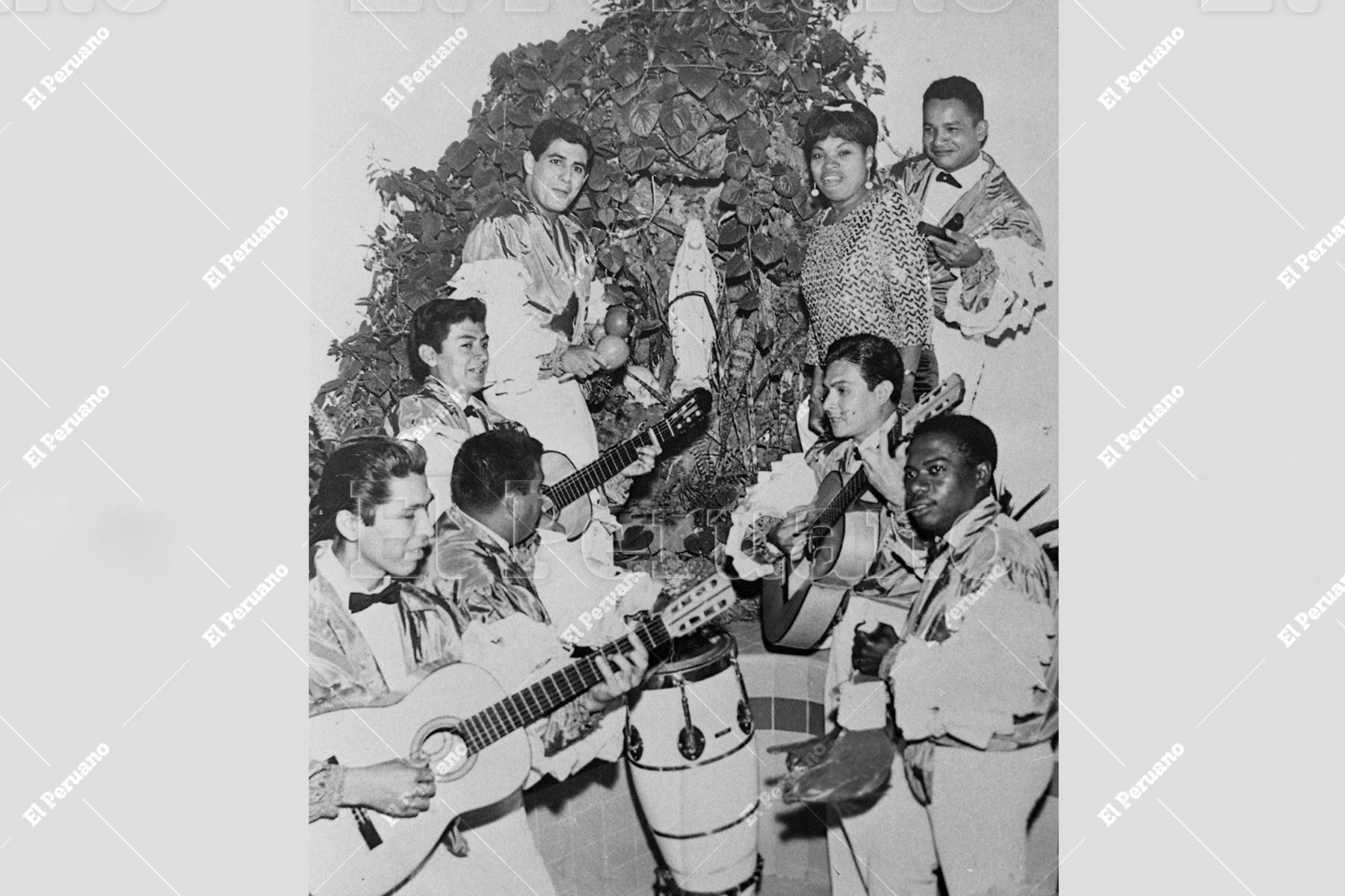 Lima - Década 1950 / El músico Pablo Villanueva  (arriba a la izquierda) en sus inicios artísticos como sonero en la escena tropical capitalina. Foto: Archivo Histórico de El Peruano / Archivo Familiar