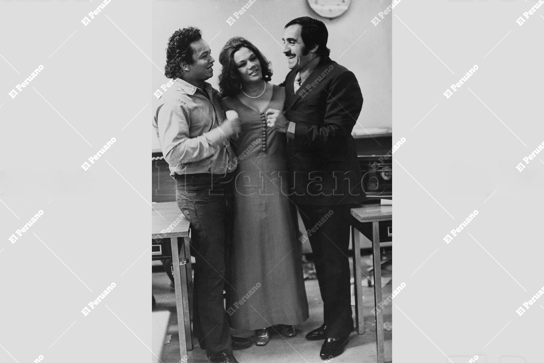 Lima - 1971 / El sonero Pablo Villanueva  comparte escena junto a la renombrada intérprete brasileña Ângela Maria y la gran voz colombiana de la Sonora Matancera, Nelson Pinedo. Foto: Archivo Histórico de El Peruano