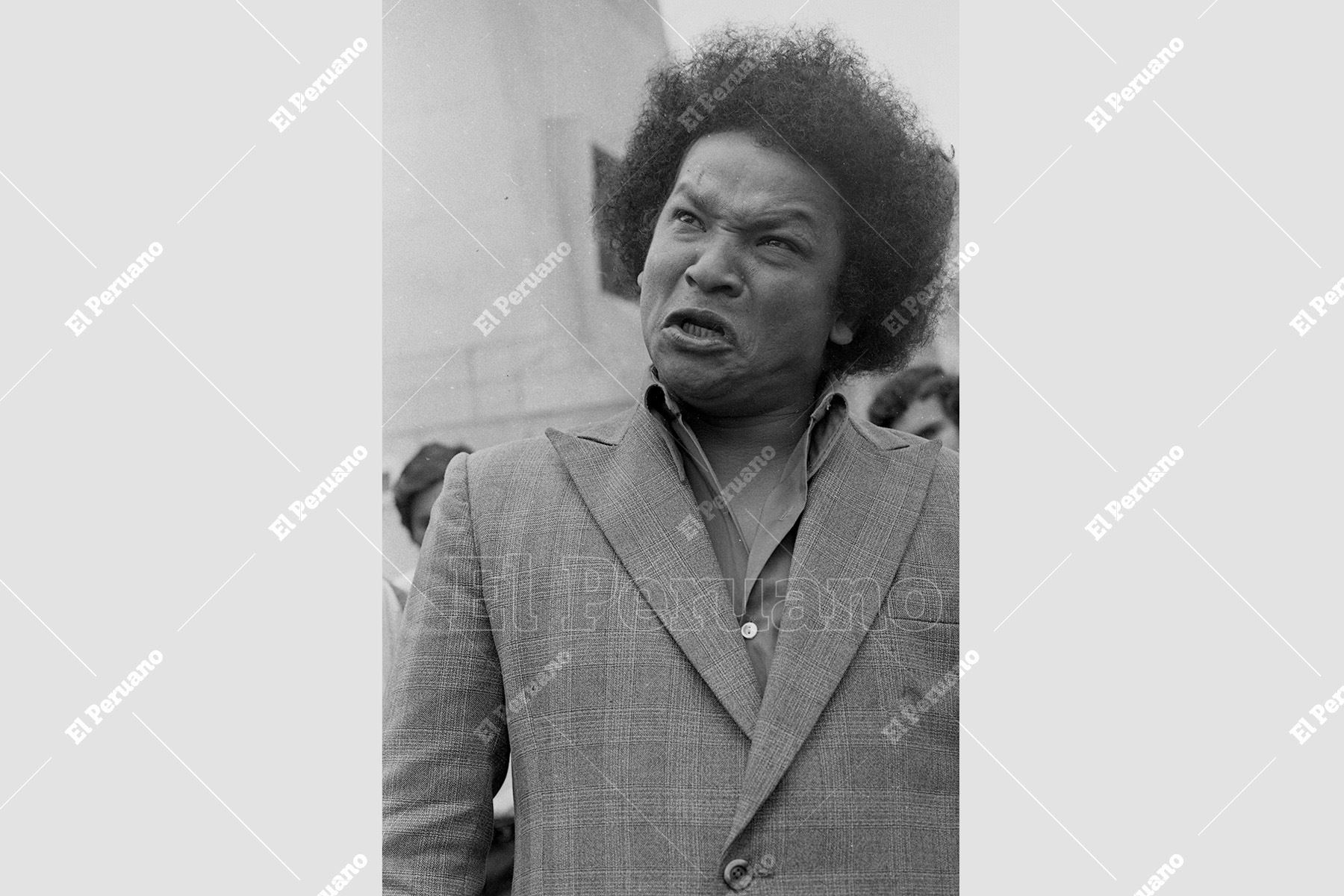 Lima, 29 de octubre de 1975 / Con uno de sus característicos gestos, Pablo Villanueva "Melcochita" parece ensayar  los mismos ademanes que, años más tarde, inmortalizarían muletillas como "¡Immmmbécil!" o "¡No vayan!". Foto: Archivo Histórico de El Peruano / Alejandro Aguirre
