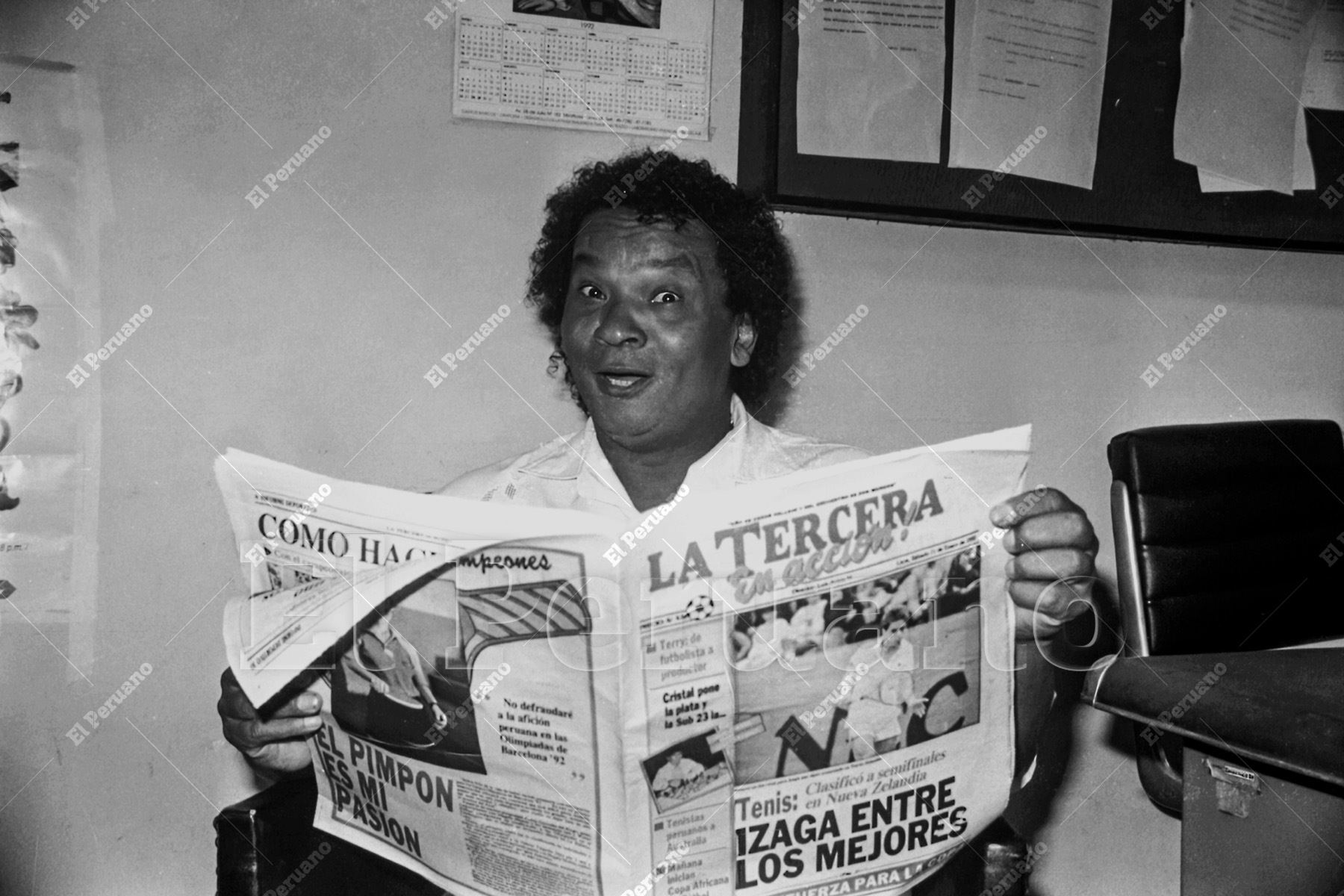 A propósito del cumpleaños número 90 de Pablo Villanueva, “Melcochita”, esta galería reúne imágenes del Archivo Histórico de El Peruano sobre la trayectoria del comediante peruano. En la primera foto, registrada en Lima el 11 de enero de 1992, aparece ojeando una edición del diario La Tercera. Foto: ANDINA/Archivo Histórico de El Peruano / J. Rosas.