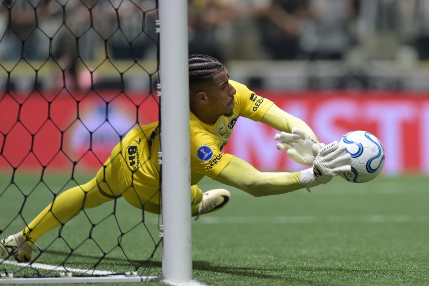 El arquero del Galo sostuvo a su equipo en la definición desde los doce pasos, que terminó 3-1 a favor del conjunto de Belo Horizonte. Foto: AFP.