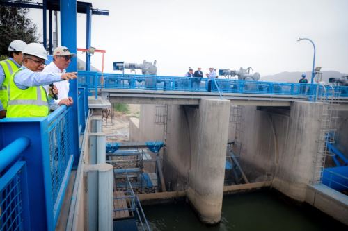 El titular del sector, Mauricio Arnillas, y el nuevo presidente del Directorio de Sedapal, Fernando Laca, supervisaron trabajos en la Bocatoma de La Atarjea y en el río Rímac. Foto: ANDINA/Difusión