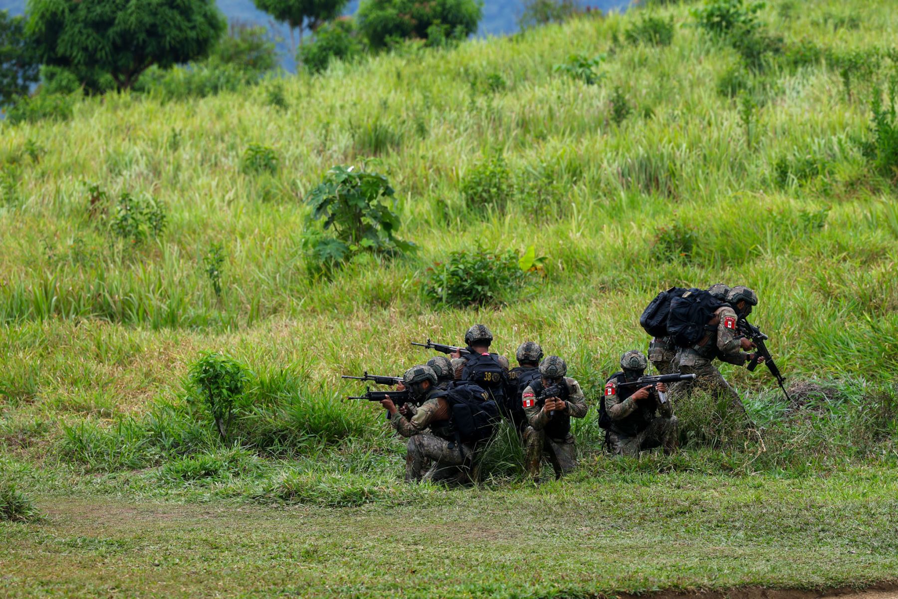 Los participantes desarrollaron maniobras en condiciones de selva como parte del entrenamiento destinado a mejorar sus capacidades operativas. Foto: ANDINA/Lino Chipana.