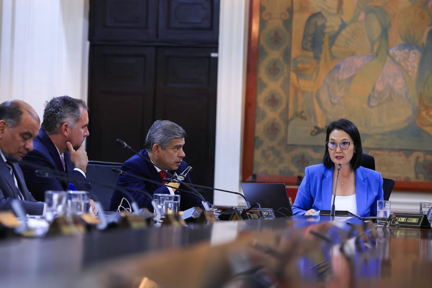 Presidenta Keiko Fujimori lidera sesión del Consejo de Ministros desde Palacio de Gobierno. Foto: Presidencia