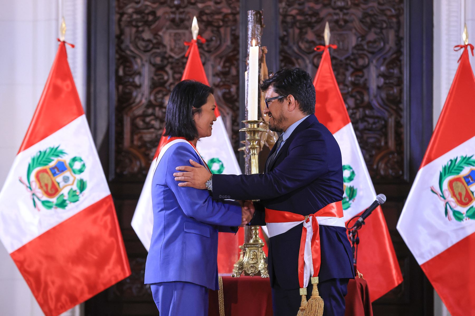 Presidenta Keiko Fujimori tomó juramento a nuevo ministro de Transportes y Comunicaciones, José Angello Tangherlini Casal. Foto: Presidencia