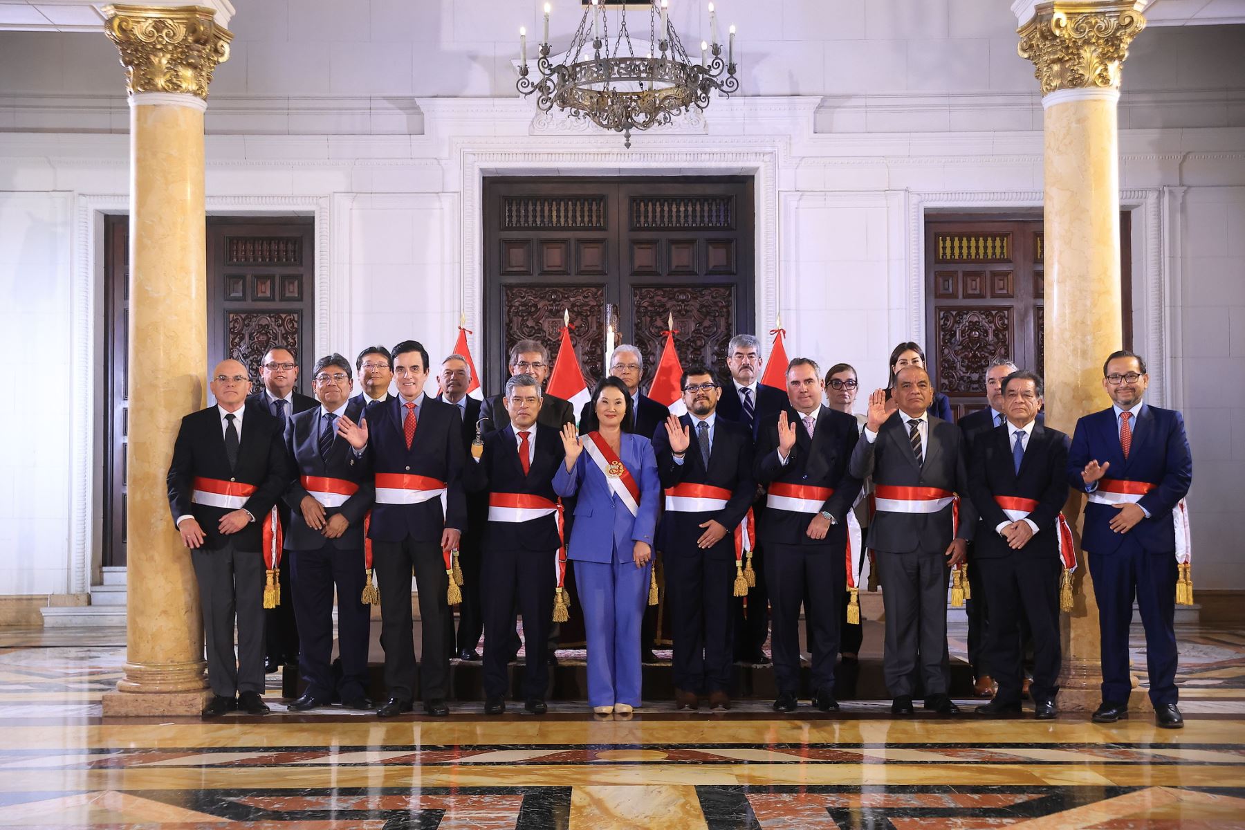 Presidenta Keiko Fujimori tomó juramento a nuevo ministro de Transportes y Comunicaciones, José Angello Tangherlini Casal. Foto: Presidencia