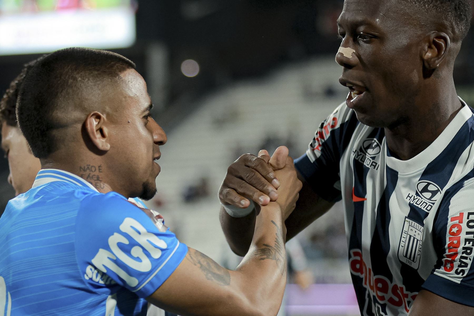 Alianza Lima volvió al triunfo en el Torneo Clausura tras imponerse por 2-0 a ADT de Tarma en el estadio Alejandro Villanueva. Marco Huamán abrió el marcador a los 44 minutos, mientras que Eryc Castillo amplió la ventaja apenas iniciado el segundo tiempo, a los 46’. Con este resultado, el cuadro blanquiazul sumó tres puntos en la décima fecha del campeonato. Foto: Liga 1