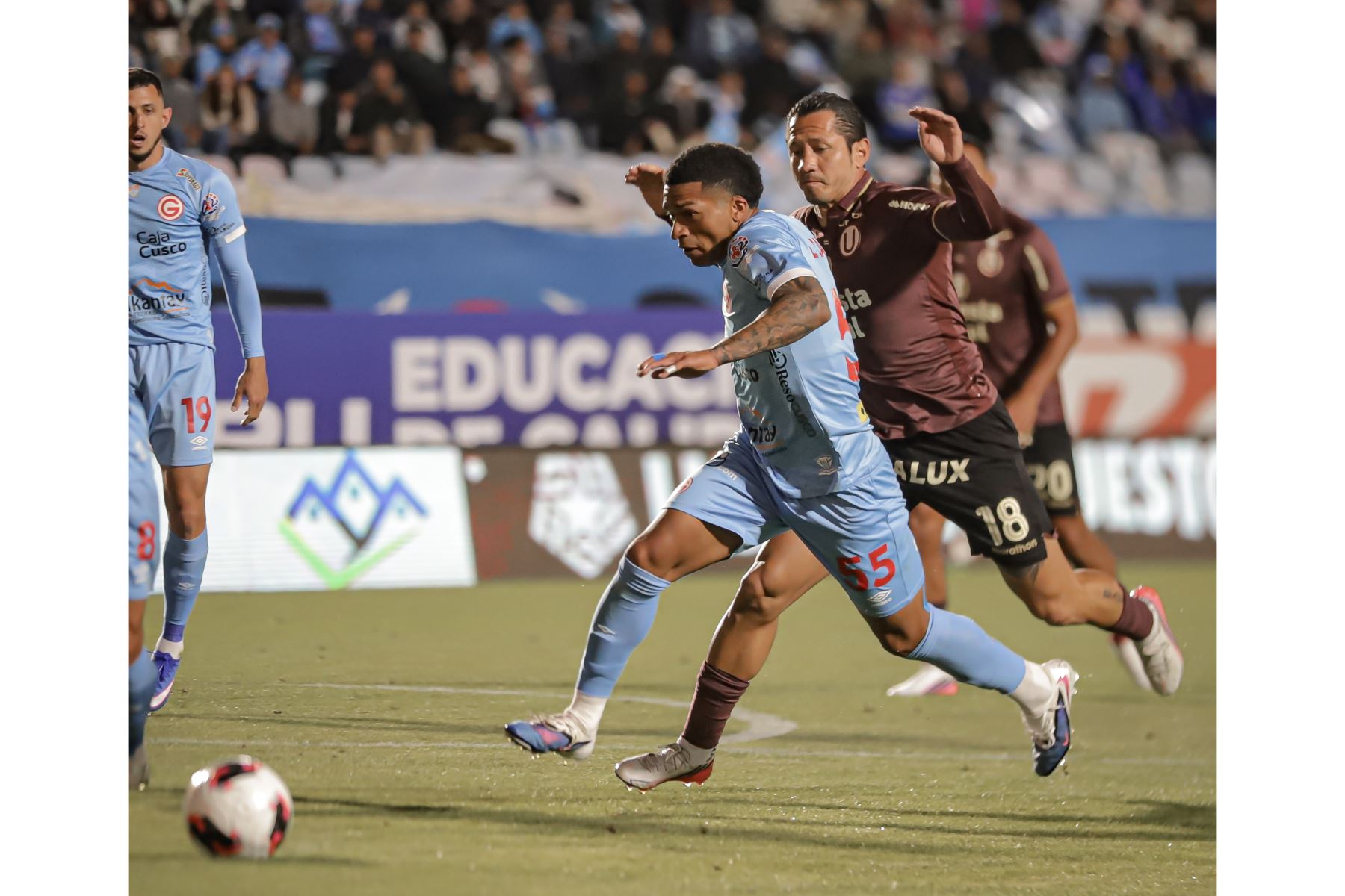 Deportivo Garcilaso goleó 4-0 a Universitario en el Cusco por el Torneo Clausura y dio el golpe de la fecha. Con este resultado, el cuadro cusqueño se convirtió en el nuevo líder del campeonato, desplazando a los cremas de la punta. Foto: Liga 1