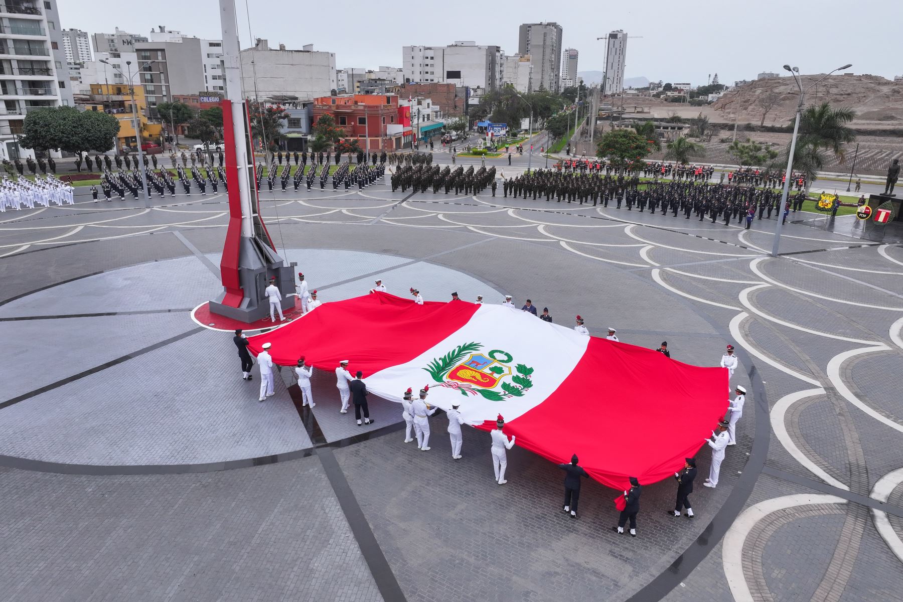 Presidenta Keiko Fujimori lideró Ceremonia por el Día de Las Fuerzas Armadas y homenaje a Nuestra Señora de la Merced, Gran Mariscala y Patrona de las Armas del Perú

Foto: ANDINA/Prensa Presidencia