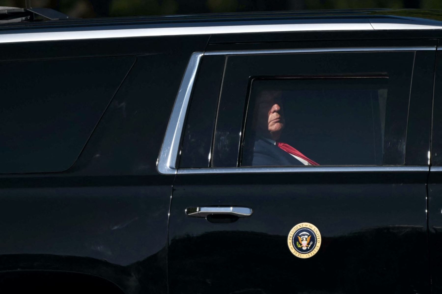 El presidente estadounidense Donald Trump llega a la Elipse, cerca de la Casa Blanca, antes de abordar el helicóptero presidencial Marine One en Washington, D.C., el 16 de septiembre de 2026. Foto: AFP