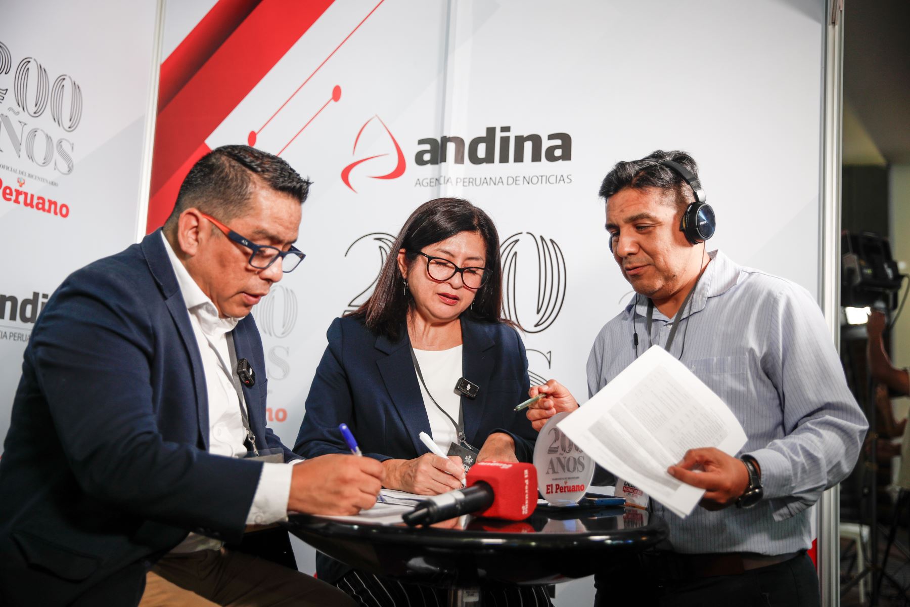 La Agencia de Noticias Andina y el Diario Oficial El Peruano se encuentran listos para la cobertura periodística del debate municipal por la alcaldía de Lima, en el que los candidatos expondrán sus propuestas y planes de gobierno ante la ciudadanía. La jornada permitirá informar sobre las incidencias y principales planteamientos de los postulantes al sillón municipal. Foto: ANDINA/Ricardo Cuba.