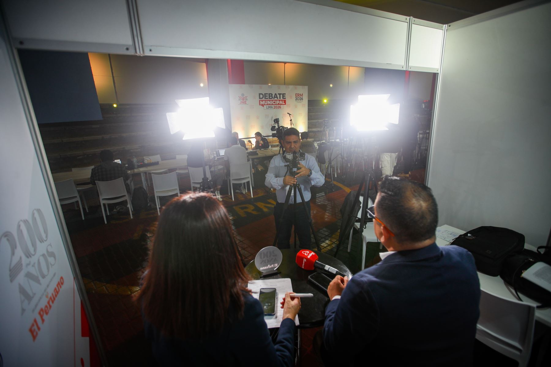La Agencia de Noticias Andina y el Diario Oficial El Peruano se encuentran listos para la cobertura periodística del debate municipal por la alcaldía de Lima, en el que los candidatos expondrán sus propuestas y planes de gobierno ante la ciudadanía. La jornada permitirá informar sobre las incidencias y principales planteamientos de los postulantes al sillón municipal. Foto: ANDINA/Ricardo Cuba.