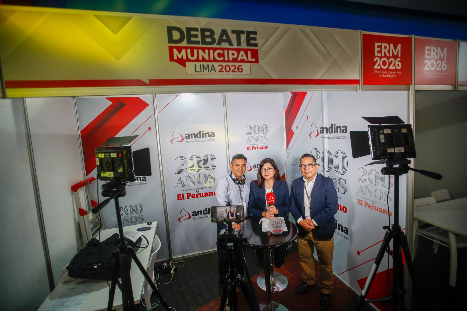 La Agencia de Noticias Andina y el Diario Oficial El Peruano se encuentran listos para la cobertura periodística del debate municipal por la alcaldía de Lima, en el que los candidatos expondrán sus propuestas y planes de gobierno ante la ciudadanía. La jornada permitirá informar sobre las incidencias y principales planteamientos de los postulantes al sillón municipal. Foto: ANDINA/Ricardo Cuba.