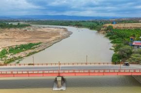 El ministro Marco Vinelli señaló que desde hace 10 años no se limpia el cauce del río Tumbes. Foto: Midagri