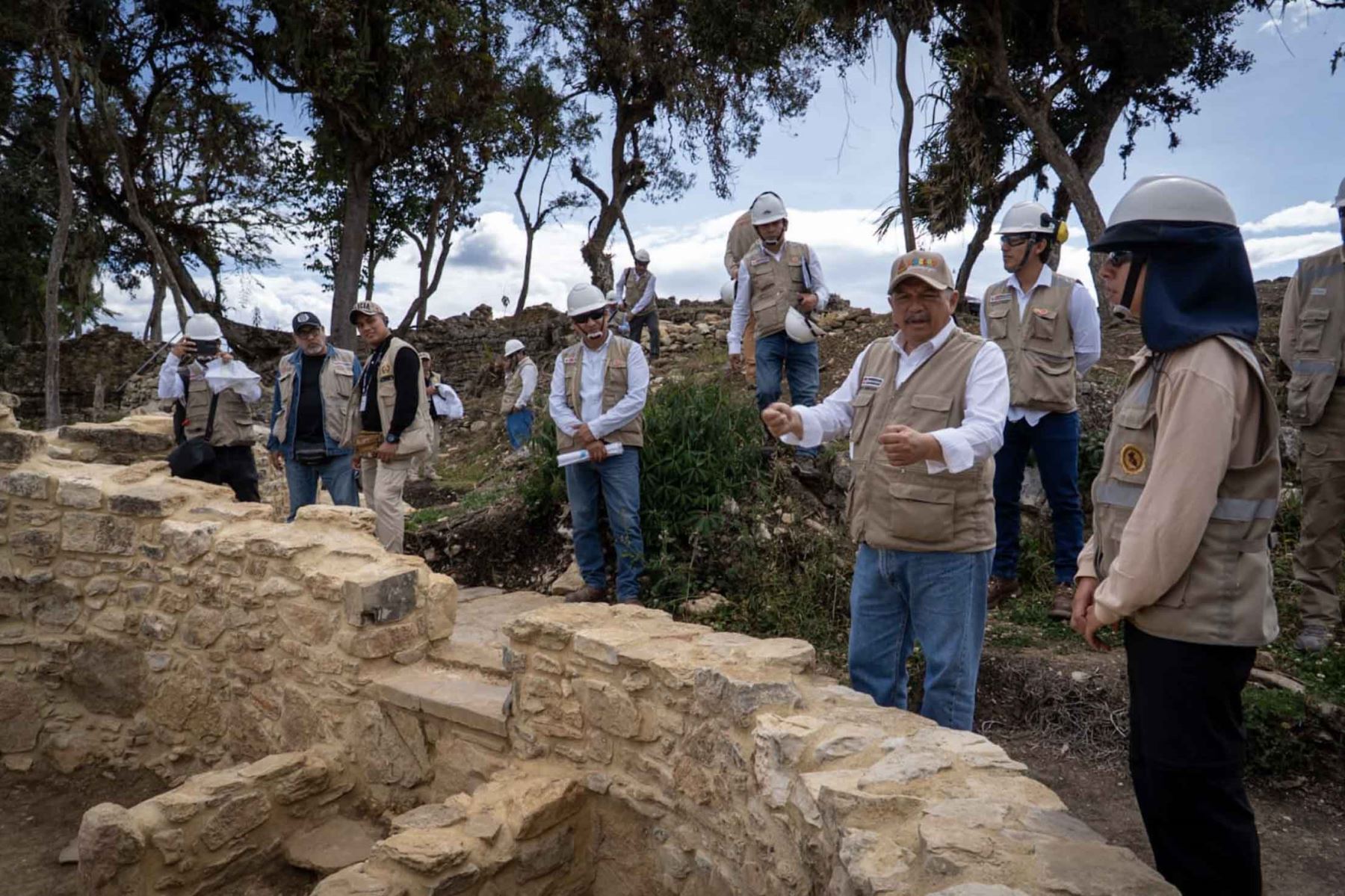Durante la supervisión, se revisaron las necesidades de intervención en sectores del monumento arqueológico, como parte de las acciones orientadas a su preservación. Foto: ANDINA/Difusión.