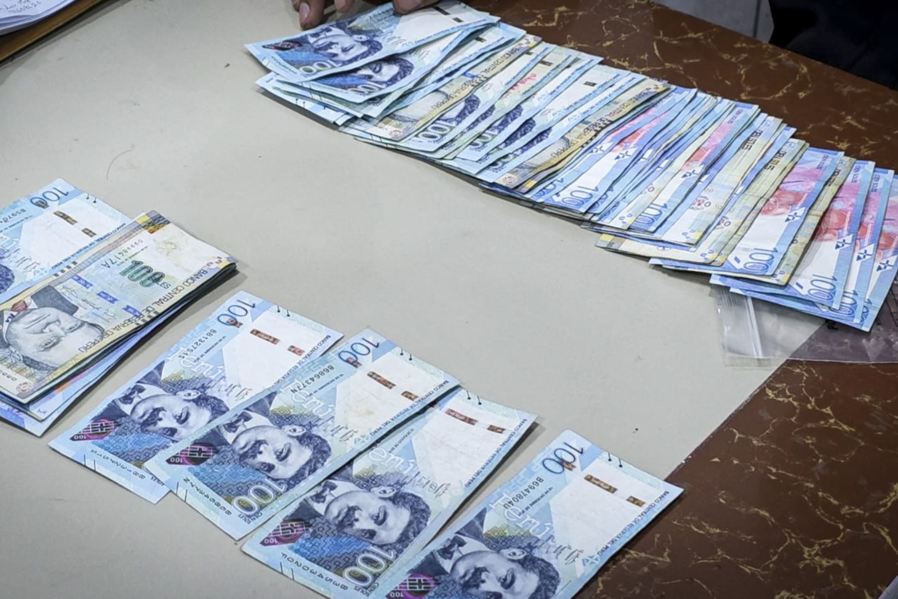 Las autoridades hallaron celulares, drogas y armas blancas en espacios vinculados a internos investigados por su presunta pertenencia a organizaciones criminales, durante un operativo en el penal de Ancón I. Foto: Difusión