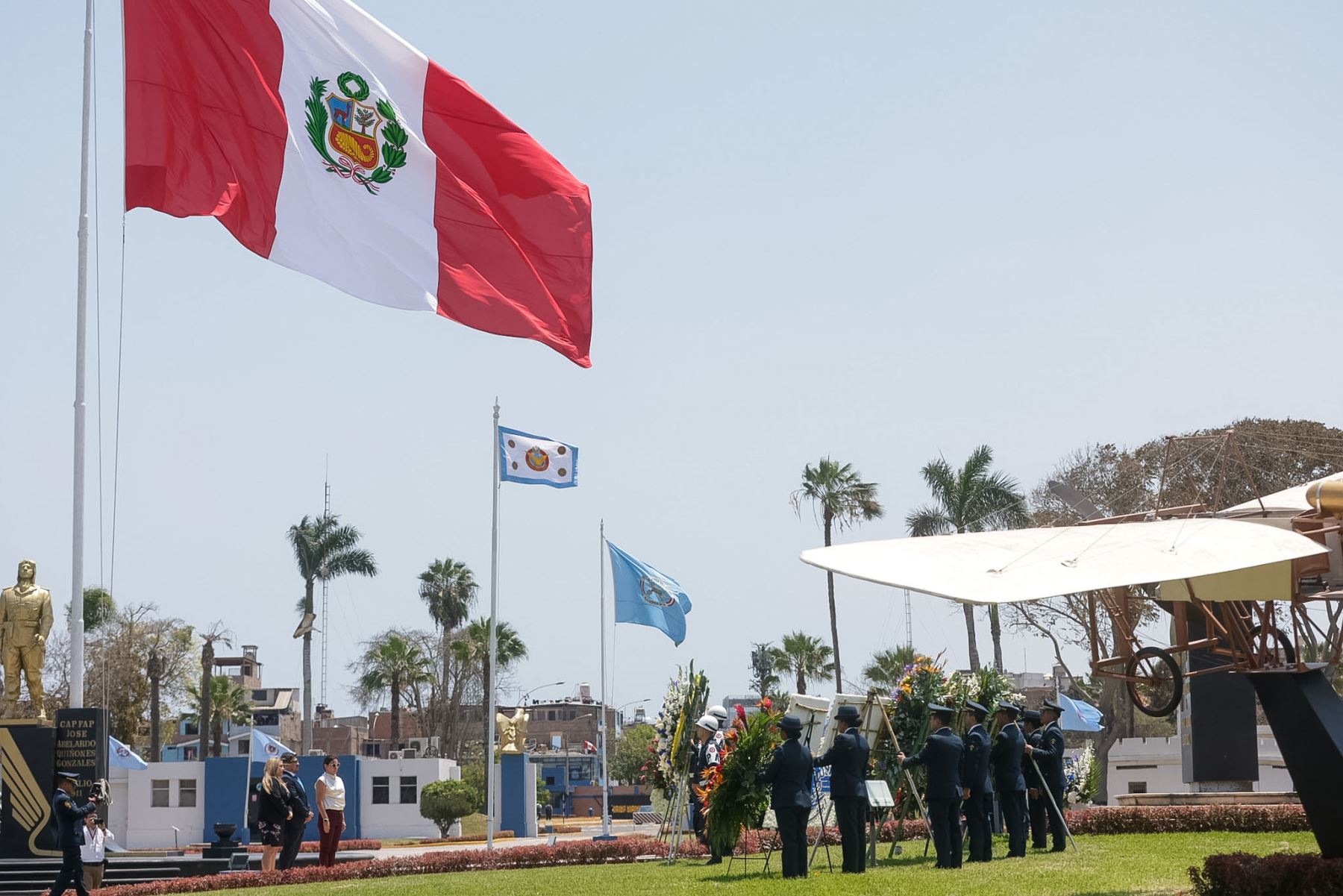 La ceremonia incluyó actos protocolares en honor al aviador peruano, cuyo legado fue destacado como parte de la historia y el desarrollo de la aviación nacional. Foto: ANDINA/Luis Iparraguirre.