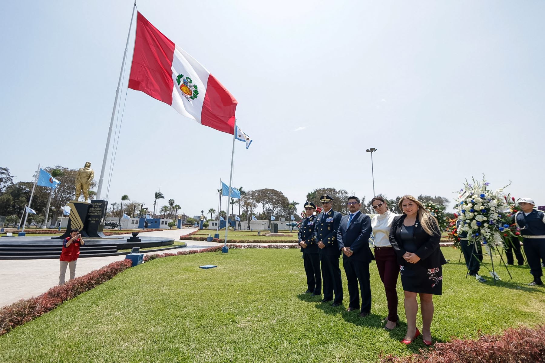 Autoridades participaron en la ceremonia de conmemoración del Día de la Aviación Civil en el Perú, realizada en el marco de la Semana de la Aviación Civil 2026, donde se rindió homenaje al aviador Jorge Chávez Dartnell. Foto: ANDINA/Luis Iparraguirre.