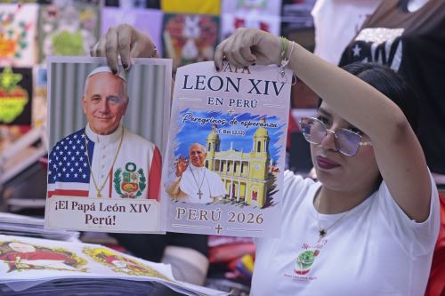 El papa León XIV en Perú: comerciantes de Gamarra ofrecen merchandising y polos alusivos a su visita