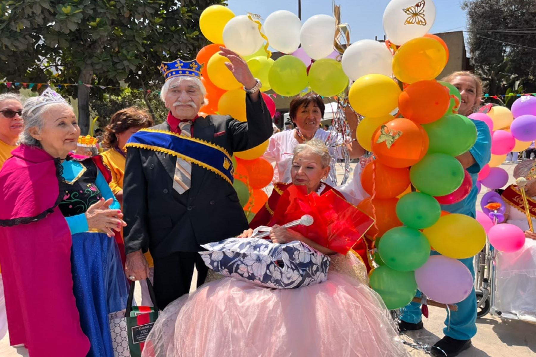 Hogar Canevaro da la bienvenida a la primavera con la coronación de su reina y rey