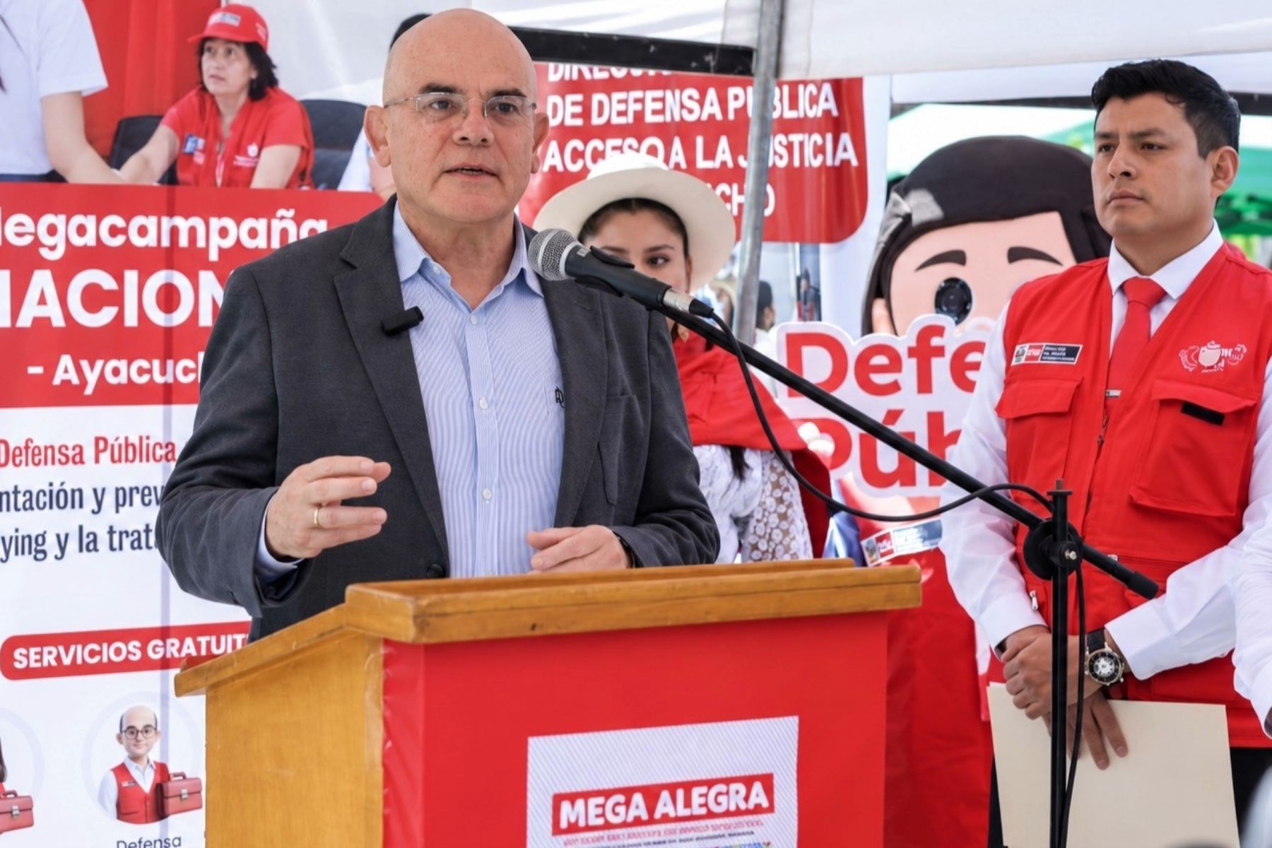 Ministro Álvarez lidera megacampaña nacional contra el bullying y la trata de personas