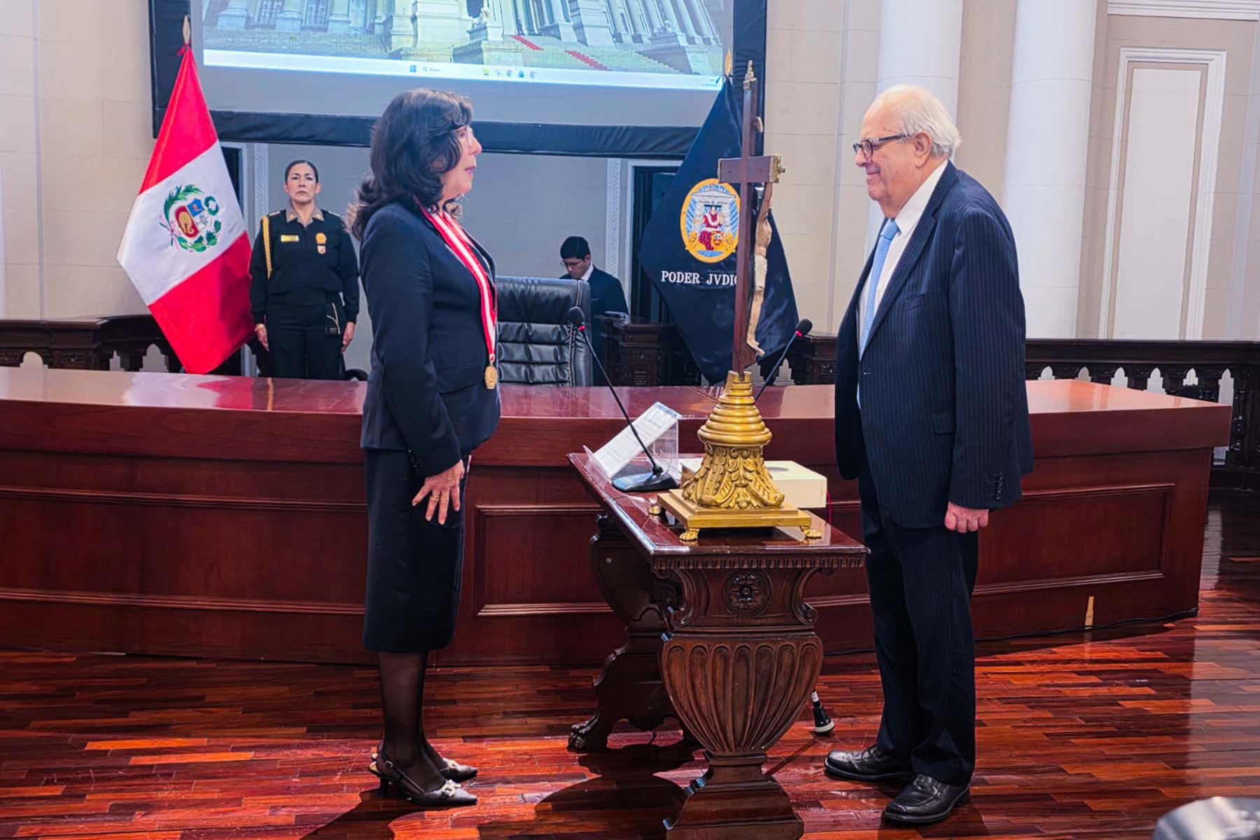Julio Velarde juramentó como presidente del BCR para un quinto período