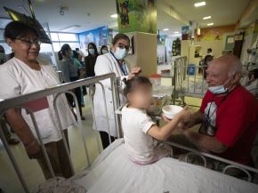 Pacientes ingresan y salen del hospital Guillermo Almenara en EsSalud. Foto: ANDINA/Difusión