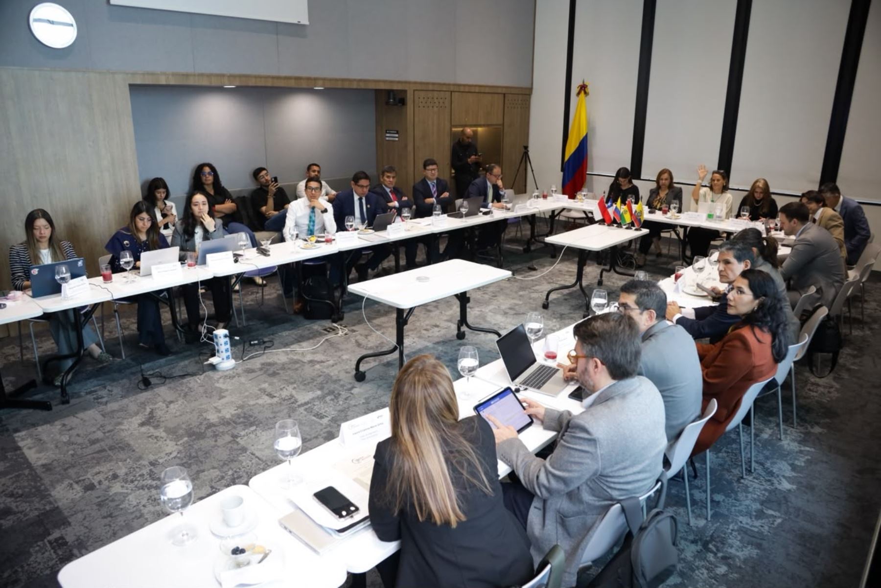 Perú impulsa integración eléctrica andina y prioriza interconexión con Ecuador