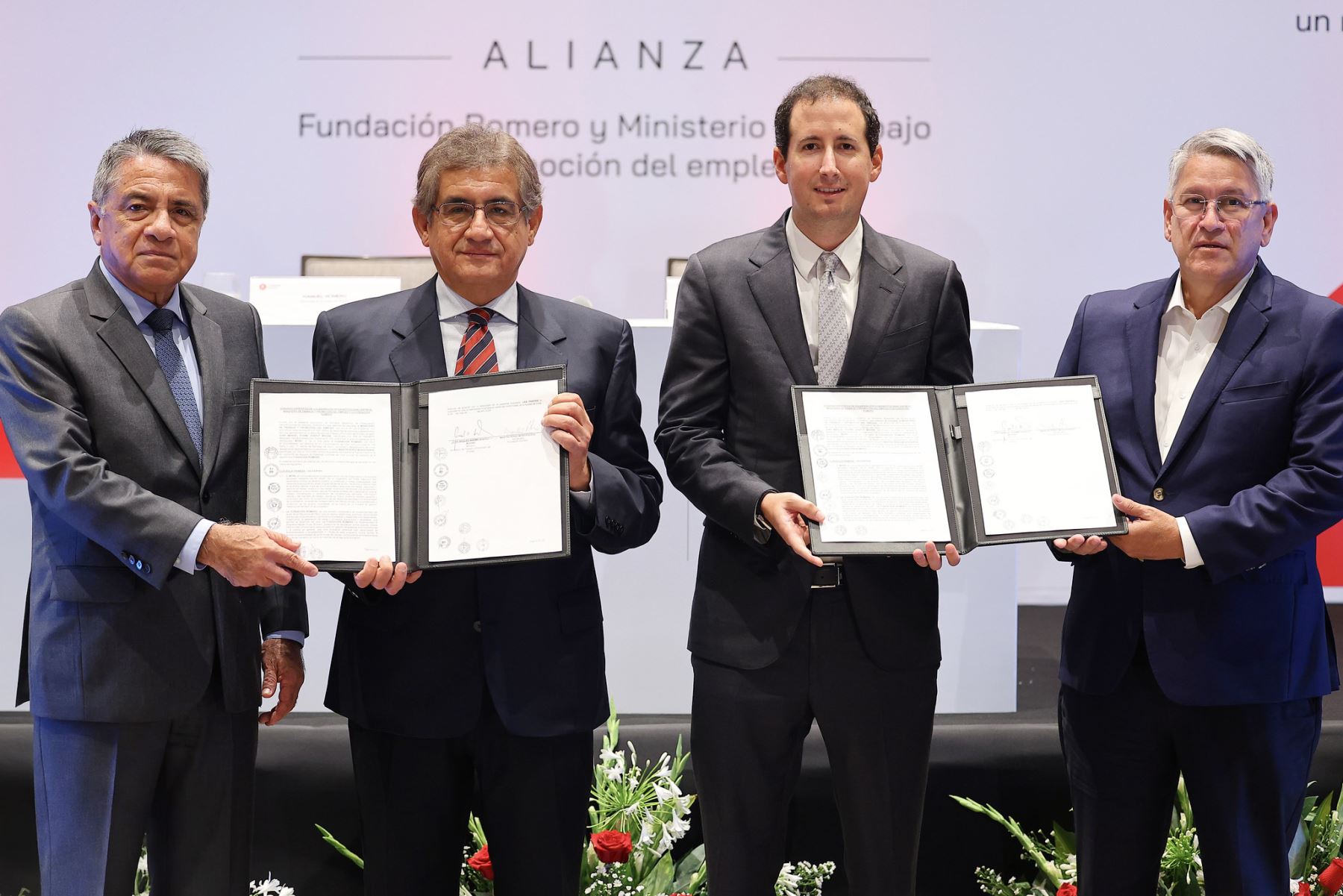 Con la renovación del convenio, el MTPE y la Fundación Romero buscan ampliar el acceso gratuito a capacitación en todo el país mediante el uso de herramientas tecnológicas. Foto: ANDINA/Difusión.