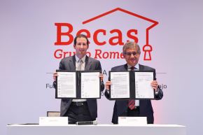 El ministro de Trabajo y Promoción del Empleo, Juan Sheput y el presidente de la Fundación Romero, Manuel Romero, renovaron la alianza estratégica de ambas institutiones para fomentar la empleabilidad de la población. ANDINA/Difusión