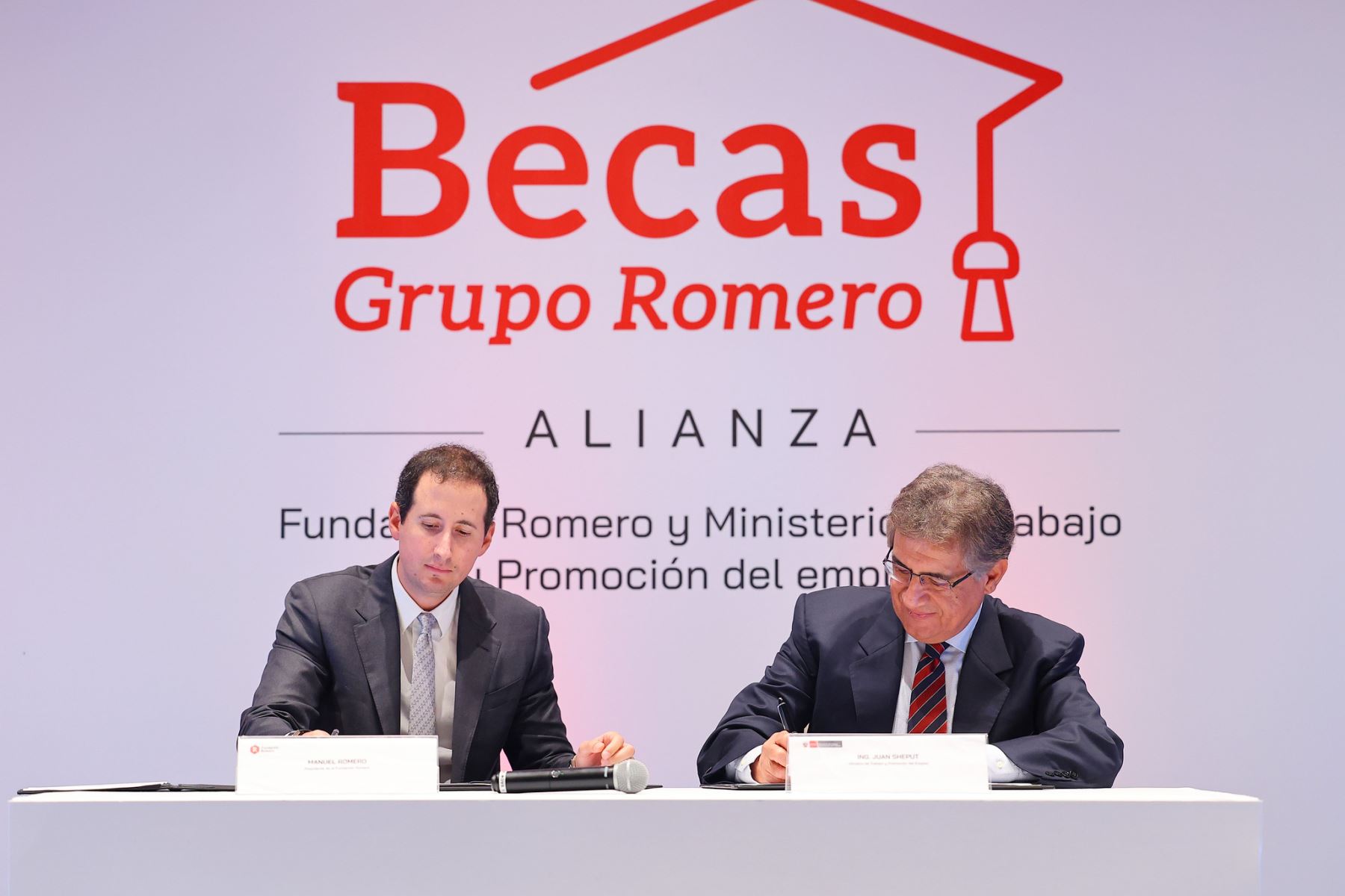 Los beneficiarios podrán acceder a cursos en tecnologías de la información, administración, negocios internacionales, contabilidad, finanzas, marketing, operaciones y agronegocios. Foto: ANDINA/Difusión.
