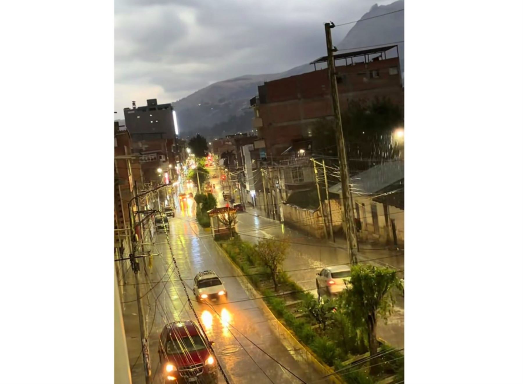 Áncash: primeras lluvias de temporada anegan calles de la ciudad de Huaraz
