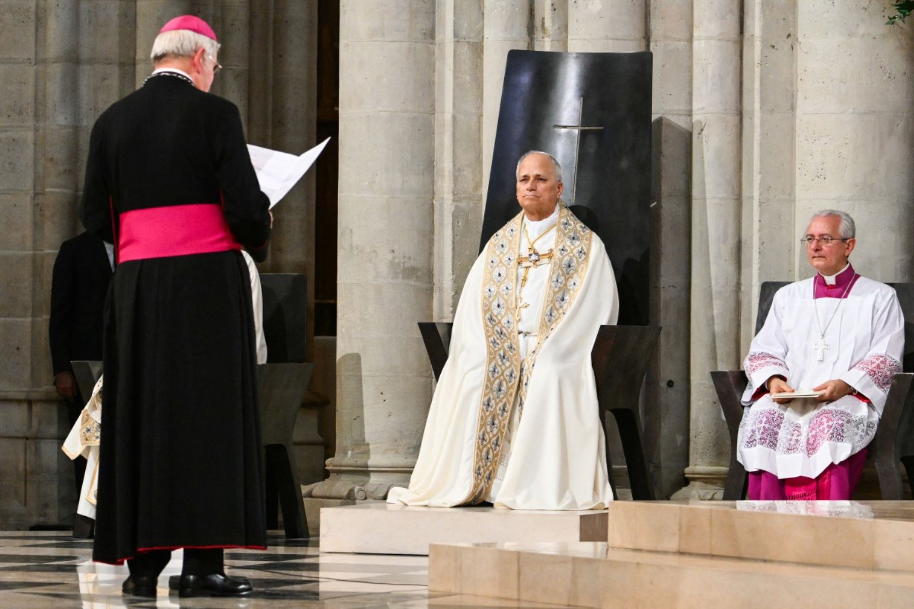 El Papa León XIV preside las Vísperas solemnes en la catedral de Notre Dame de París. Foto: AFP