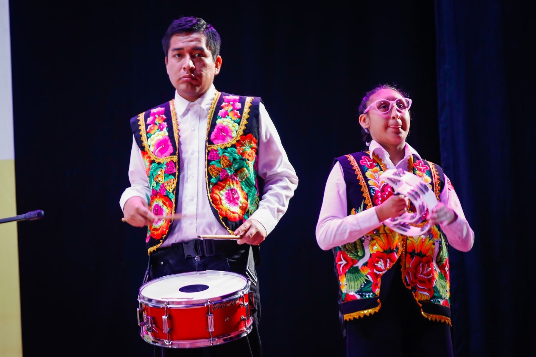 La danza llevó al escenario expresiones tradicionales de diferentes regiones del país. Los participantes presentaron Quitamanta, Qanchi de Mamuera, Qashwa de Viracochan, Los Cholones, Festival del Camarón, Carnaval de Purichaca, Alegrías de la Selva y Los Tobas, entre otras expresiones artísticas.
Foto: ANDINA/Ricardo Cuba