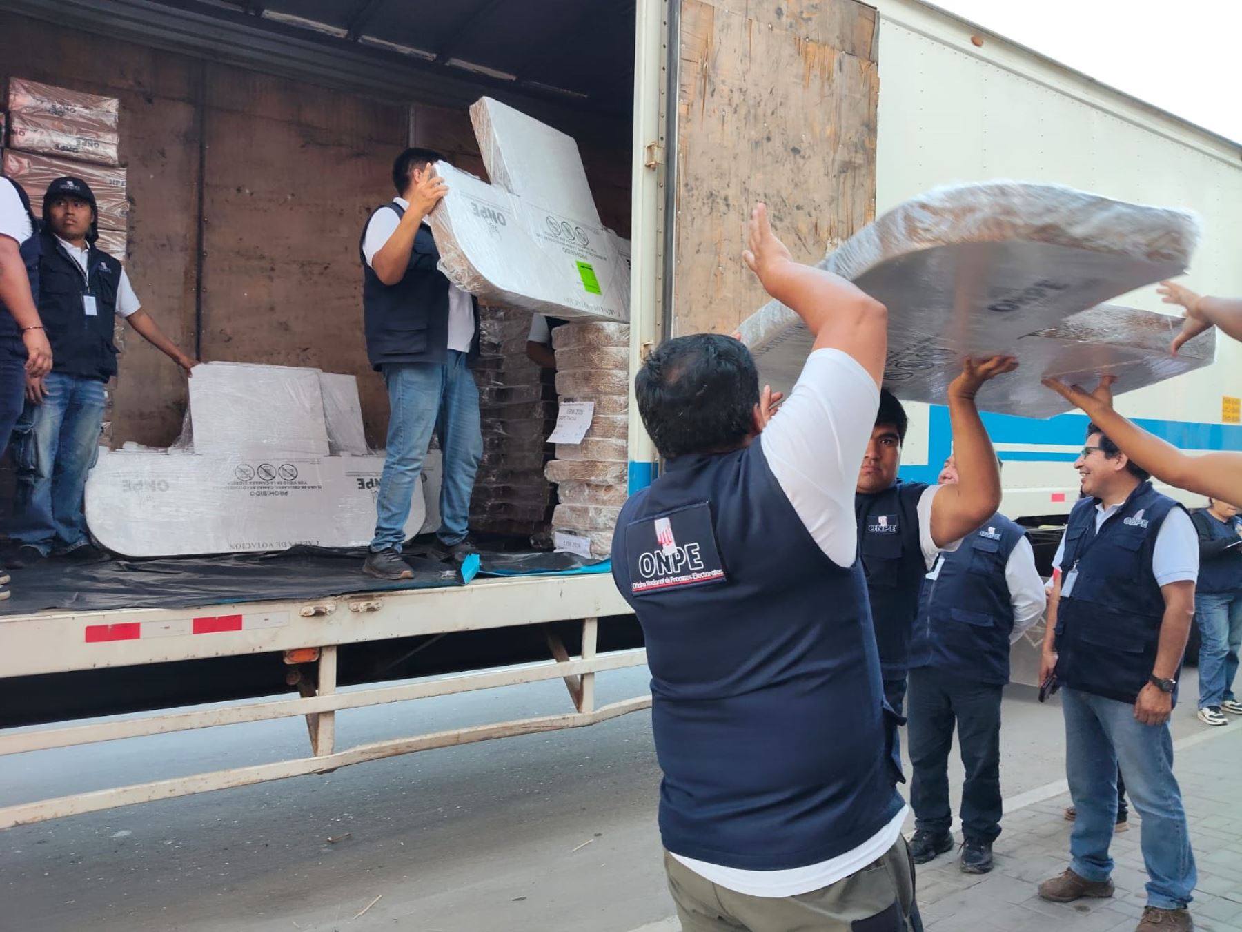 Elecciones Regionales y Municipales: Tacna recibe material electoral para el 4 de octubre