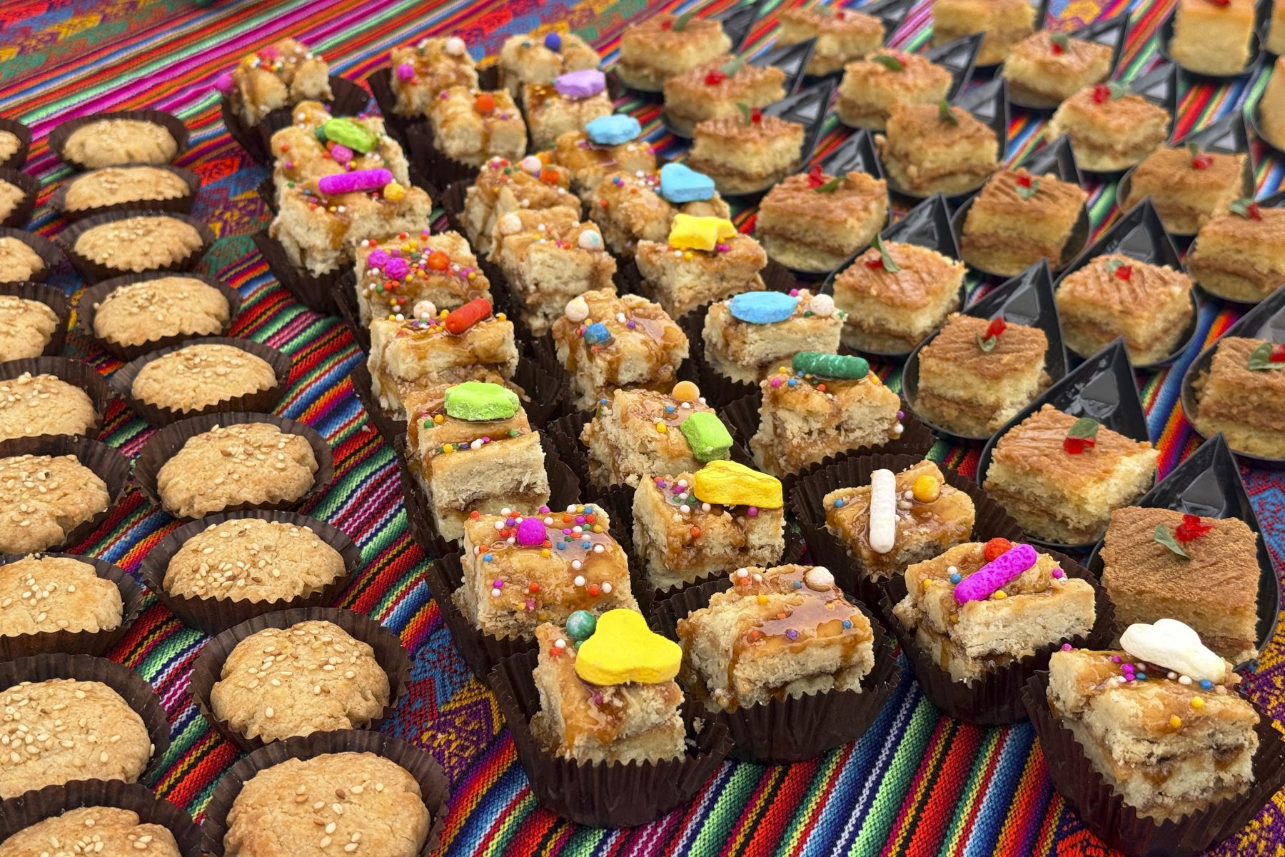 Asimismo, “CENFOTUR Sabores” busca revalorar los productos, sabores y tradiciones peruanas, destacando a la gastronomía como parte esencial de la experiencia turística y como una expresión de nuestra identidad cultural, en el marco de las celebraciones por el Día Mundial del Turismo. Foto: ANDINA/Juan Carlos Guzmán