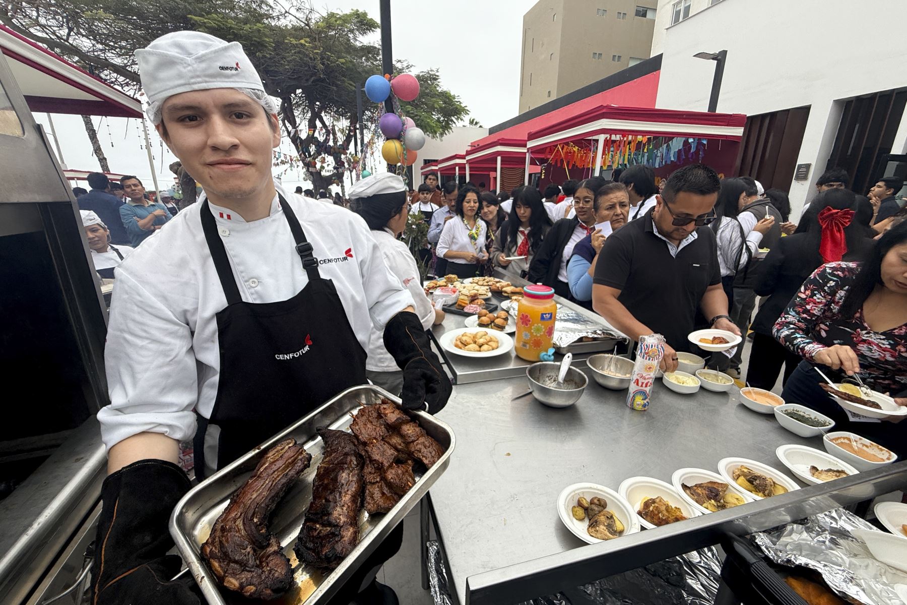 La feria se realizará en el marco de las celebraciones por el Día Mundial del Turismo 2026 y permitirá visibilizar el talento, creatividad y competencias adquiridas por los estudiantes, así como la formación especializada que brinda CENFOTUR en el campo de la gastronomía. Foto: ANDINA/Juan Carlos Guzmán