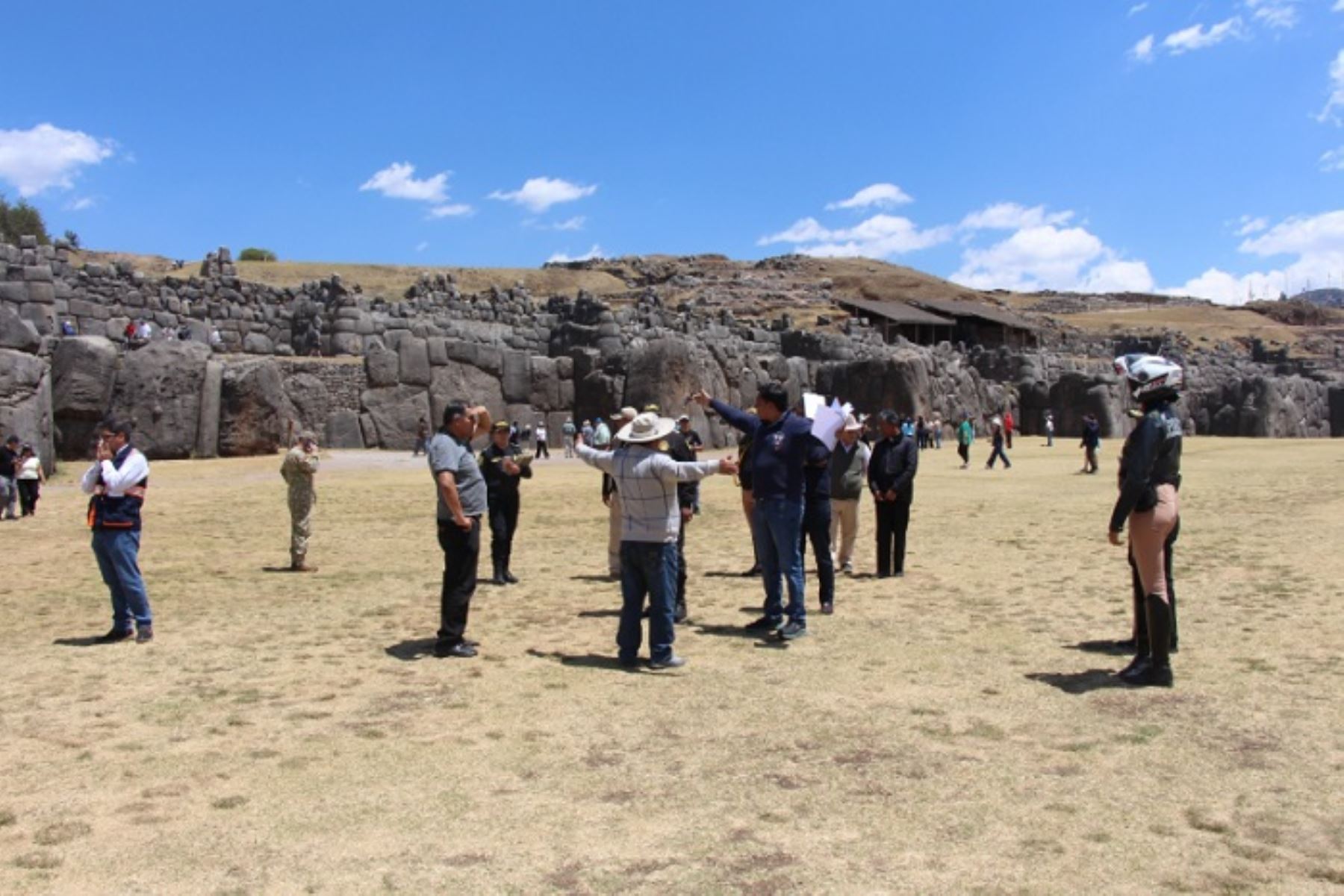Revisan accesos y zonas de concentración para fieles que recibirán al papa en Sacsayhuamán