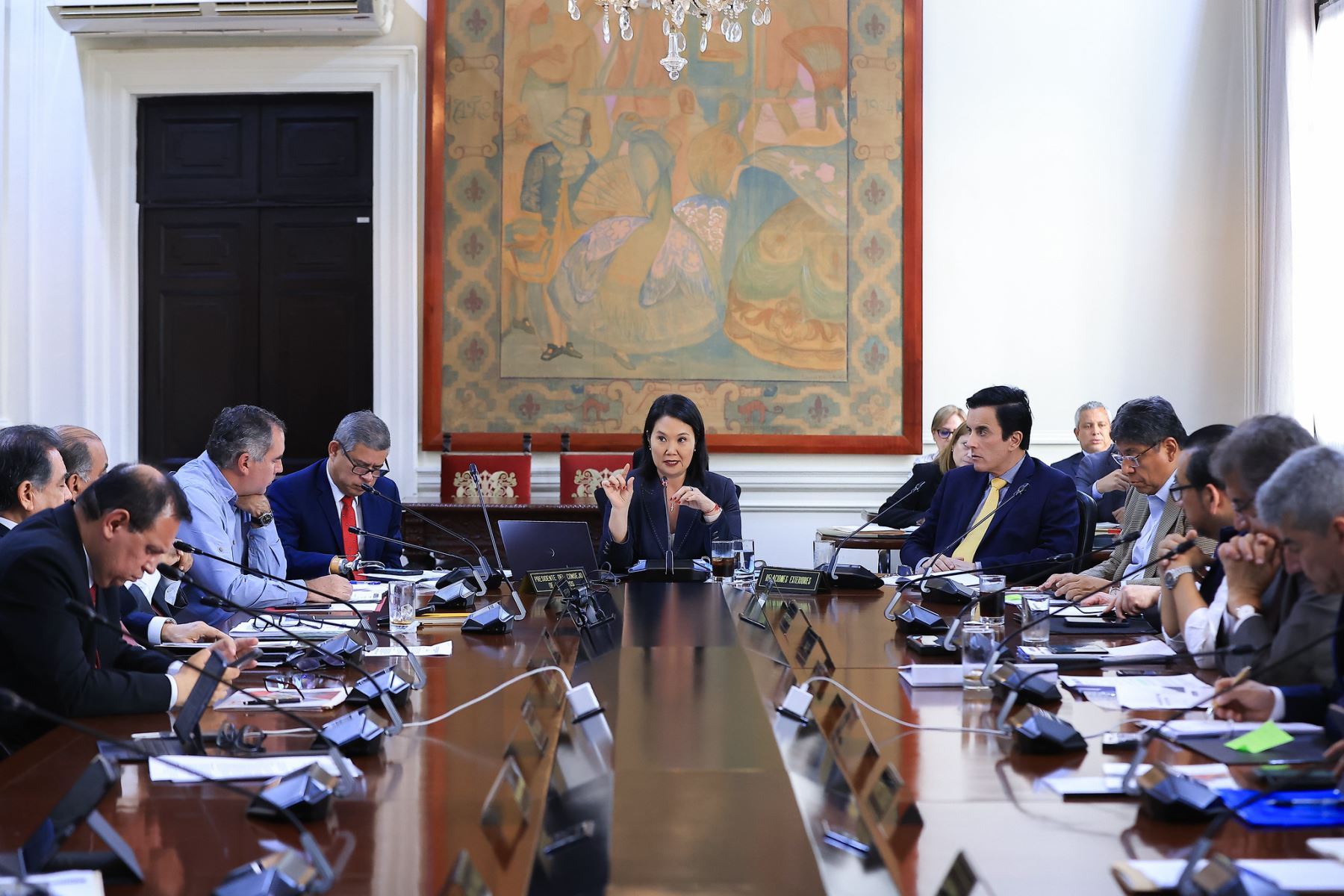 La presidenta Keiko Fujimori lidera la sesión del Consejo de Ministros en Palacio de Gobierno. Foto: Presidencia