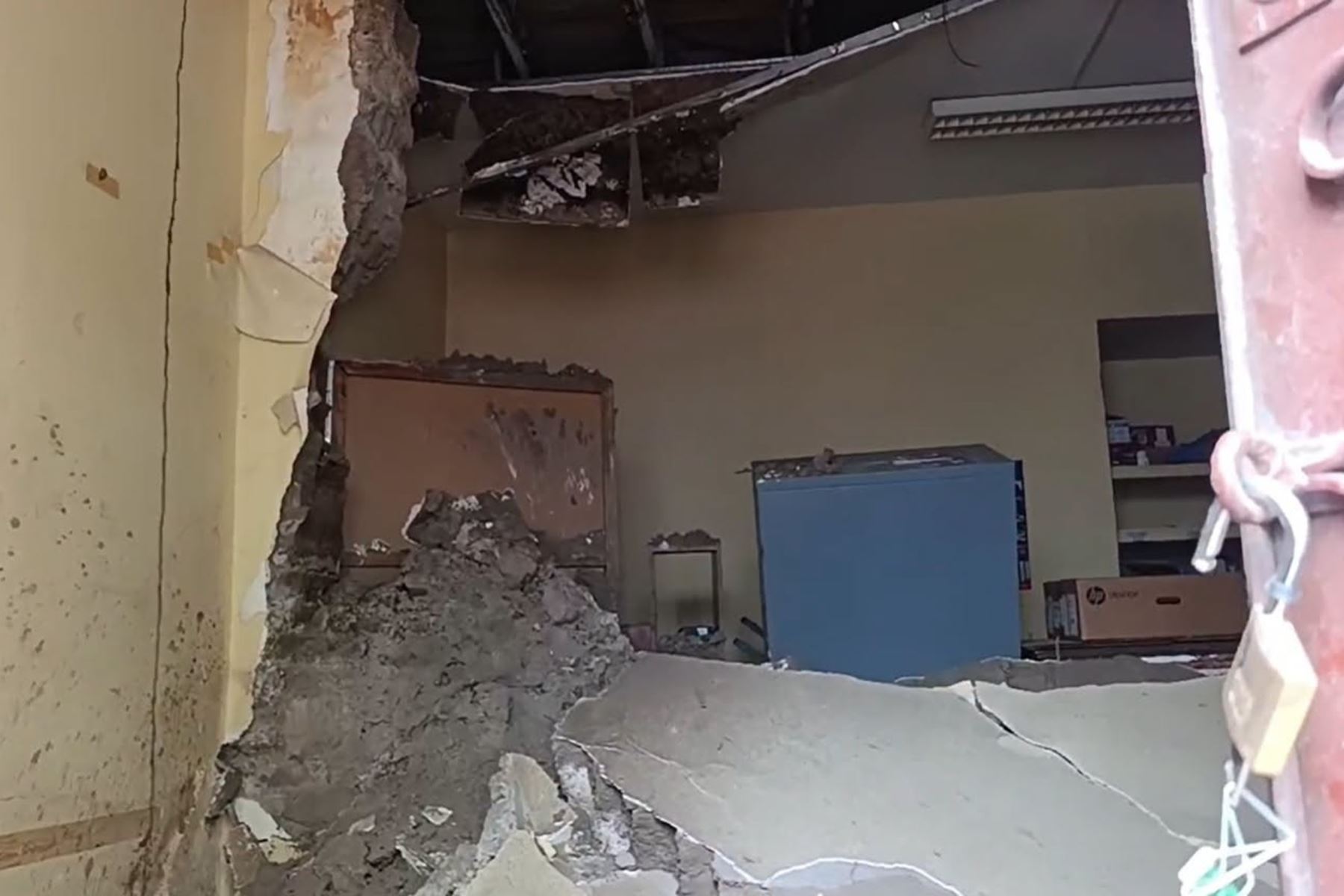 Trujillo: colapsa techo y pared de oficina de local central de la UNT sin dejar heridos