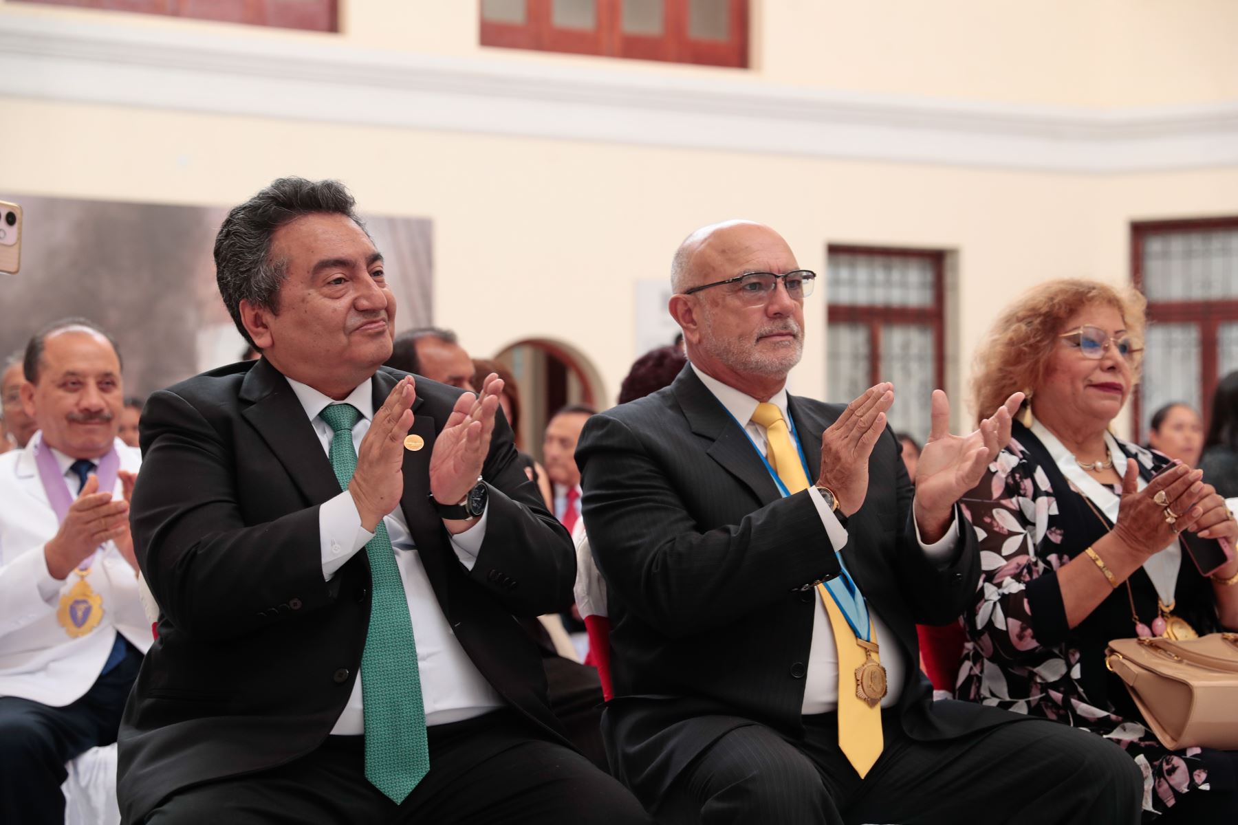 El director del Diario El Peruano y de la Agencia Andina, Félix Paz, fue condecorado por el Colegio de Periodistas del Perú - Consejo Departamental del Callao, durante una ceremonia conmemorativa por el Día del Periodista que se realizó en el Museo de Historia y Arte del Callao el sábado 26 de setiembre de 2026. Foto: ANDINA/Daniel Bracamonte