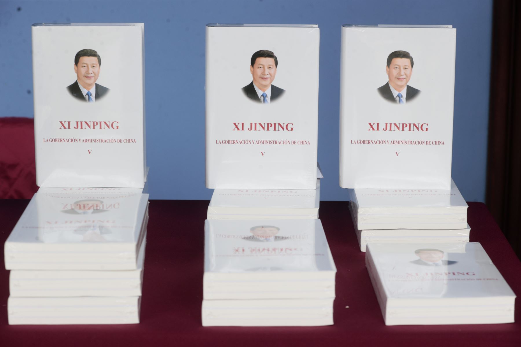 Presentación oficial del V Tomo de Xi Jinping. Obra oficial que reúne los discursos, artículos y documentos importantes sobre la gobernación y administración de China del Presidente Xi Jinping. 
Foto: ANDINA/Vidal Tarqui