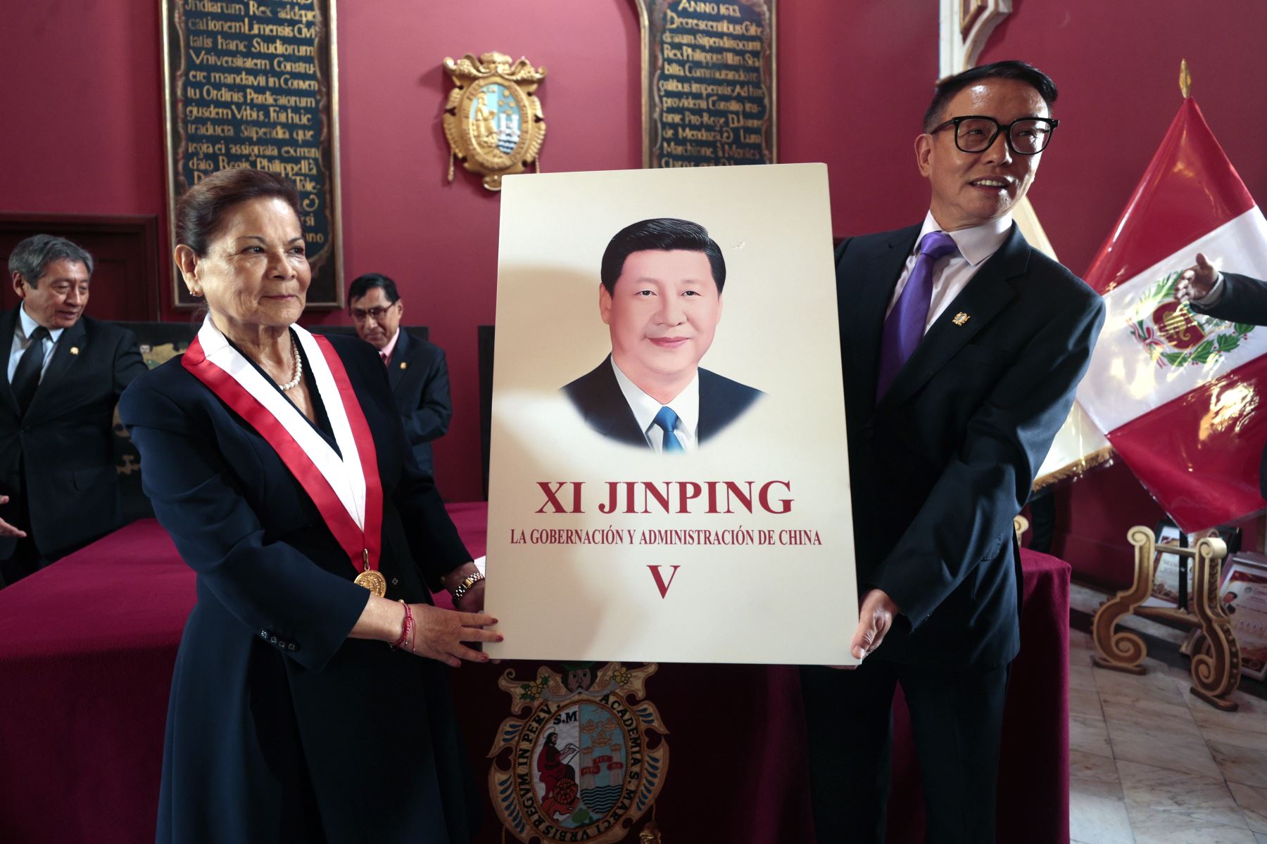 Presentación oficial del V Tomo de Xi Jinping. Obra oficial que reúne los discursos, artículos y documentos importantes sobre la gobernación y administración de China del Presidente Xi Jinping. 
Foto: ANDINA/Vidal Tarqui