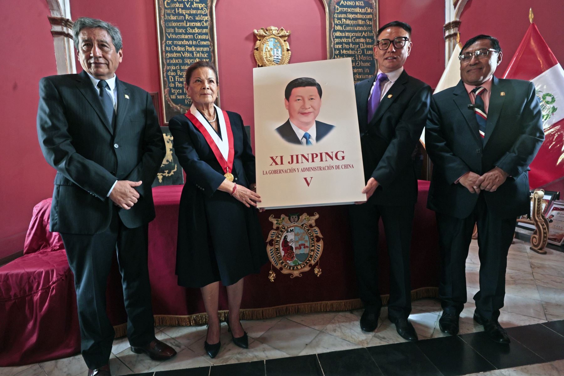 Presentación oficial del V Tomo de Xi Jinping. Obra oficial que reúne los discursos, artículos y documentos importantes sobre la gobernación y administración de China del Presidente Xi Jinping. 
Foto: ANDINA/Vidal Tarqui
