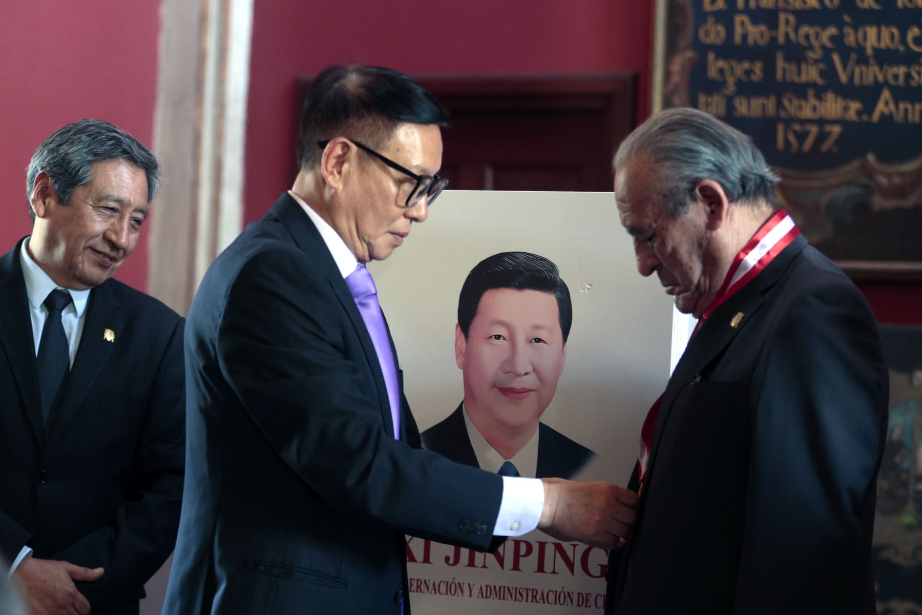 Presentación oficial del V Tomo de Xi Jinping. Obra oficial que reúne los discursos, artículos y documentos importantes sobre la gobernación y administración de China del Presidente Xi Jinping. 
Foto: ANDINA/Vidal Tarqui