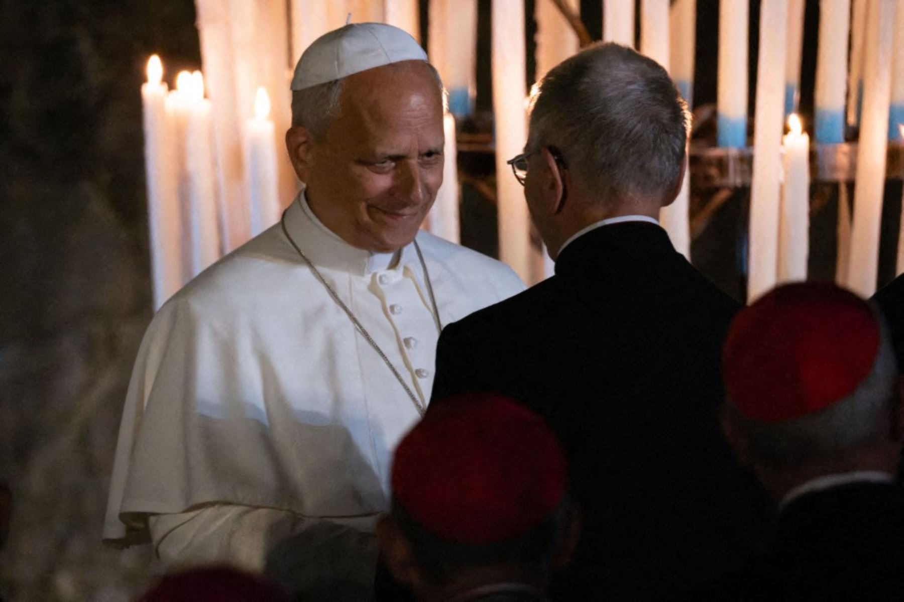 Oración del Papa León XIV en la gruta de Massabielle como parte de su viaje apostólico a Francia, al santuario de Lourdes, en el suroeste del país, el 26 de septiembre de 2026. (Foto de Jean-Christophe Chartre / Hans Lucas / Hans Lucas vía AFP)